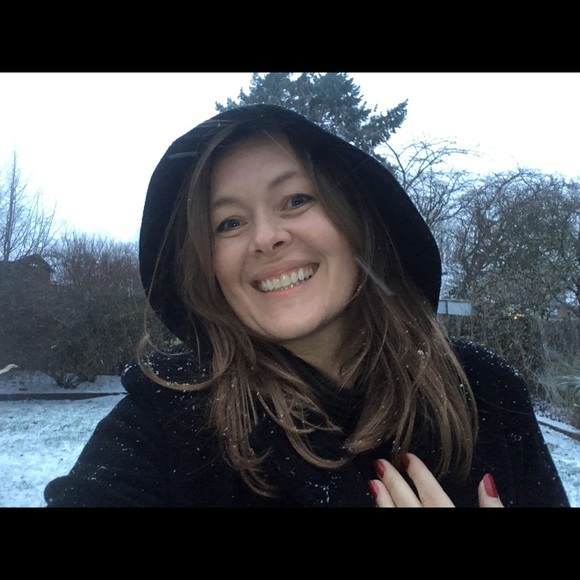 Meet your Posher, April - Picture 2 of 3